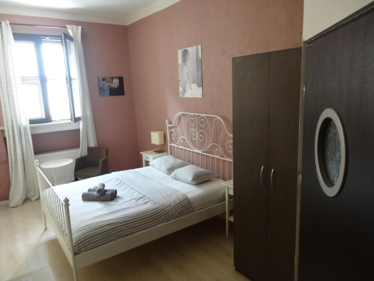 Good Juju Private Studios & Basic Rooms Stary Rynek Познан Екстериор снимка